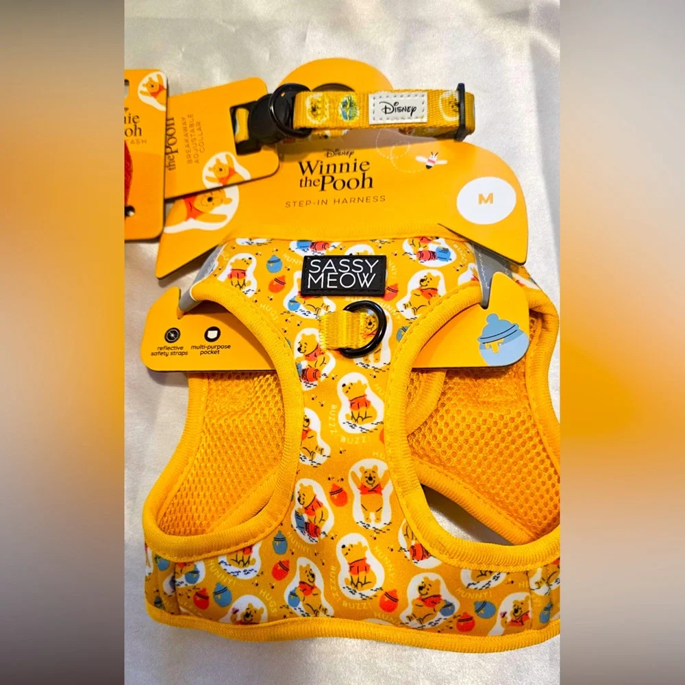 Disney Sassy Meow Winnie The Pooh Harness, Collar and Leash Set (M)
